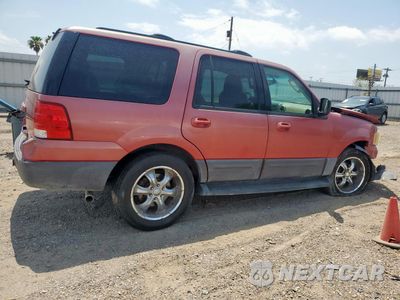Trzecie zdjęcie samochodu z tyłu: 2003 FORD EXPEDITION XLT VIN:1FMPU16LX3LA31586 - miniatura