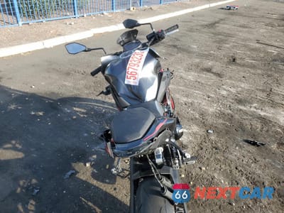 Zdjęcie 6 z 9 samochodu: 2023 KAWASAKI ZR900 F VIN:ML5ZRDF11PDA59160 - miniatura