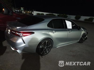 Trzecie zdjęcie samochodu z tyłu: 2018 TOYOTA CAMRY XSE VIN:4T1B61HK5JU113063 - miniatura