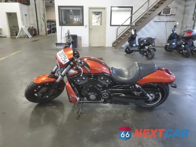 Trzecie zdjęcie samochodu z tyłu: 2011 HARLEY-DAVIDSON VRSCDX VIN:1HD1HHH16BC805087 - miniatura