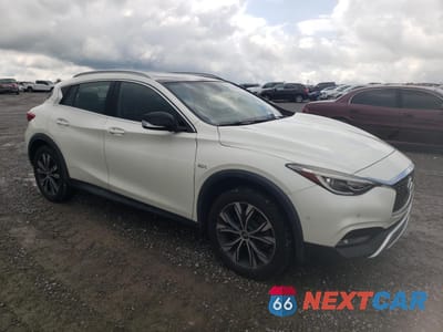 Czwarte zdjęcie samochodu z boku: 2017 INFINITI QX30 BASE VIN:SJKCH5CR4HA024575 - miniatura