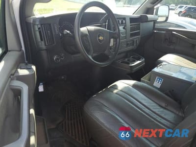 Zdjęcie 8 z 13 samochodu: 2018 CHEV EXPRESS G2500 VIN:1GCWGAFP9J1198380 - miniatura