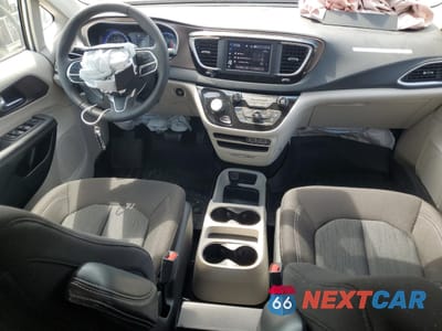 Zdjęcie 8 z 14 samochodu: 2023 CHRYSLER VOYAGER LX VIN:2C4RC1CG9PR526611 - miniatura