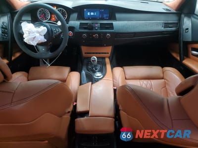Zdjęcie 8 z 12 samochodu: 2006 BMW M5 VIN:WBSNB93526B582801 - miniatura
