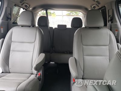 Zdjęcie 10 z 16 samochodu: 2019 TOYOTA SIENNA XLE VIN:5TDDZ3DC1KS221250 - miniatura