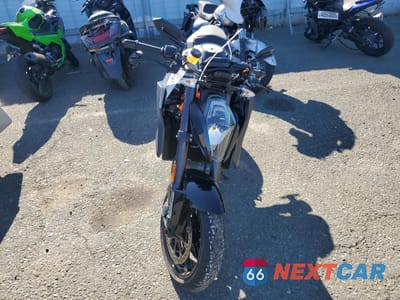 Drugie zdjęcie samochodu z przodu: 2015 KTM 1290 SUPER DUKE R VIN:VBKV39405FM922694 - miniatura