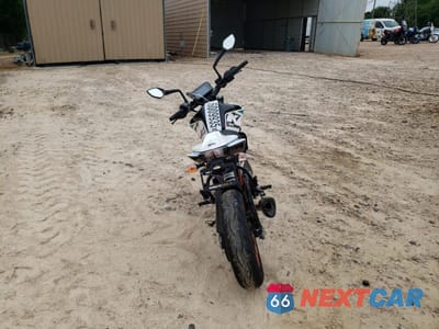 Czwarte zdjęcie samochodu z boku: 2020 KTM 390 DUKE VIN:MD2JPJ408LC271854 - miniatura