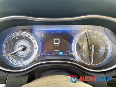 Zdjęcie 9 z 12 samochodu: 2023 CHRYSLER 300 TOURING VIN:2C3CCAAGXPH681834 - miniatura