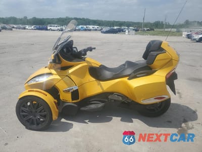 Trzecie zdjęcie samochodu z tyłu: 2013 CAN-AM SPYDER ROADSTER RT VIN:2BXNBBC11DV004397 - miniatura