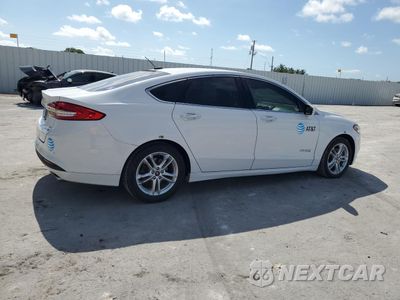 Trzecie zdjęcie samochodu z tyłu: 2018 FORD FUSION SE HYBRID VIN:3FA6P0LU1JR163512 - miniatura
