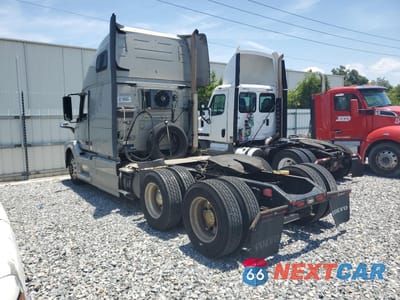 Trzecie zdjęcie samochodu z tyłu: 2015 VOLVO VNL SEMI TRUCK VIN:4V4NC9EH1FN918291 - miniatura
