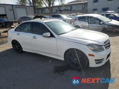 Czwarte zdjęcie samochodu z boku: 2014 MERCEDES-BENZ C 250 VIN:WDDGF4HB3ER306726 - miniatura