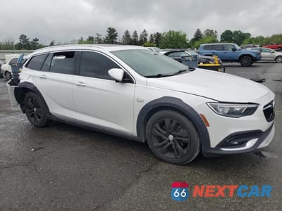 Czwarte zdjęcie samochodu z boku: 2018 BUICK REGAL TOURX ESSENCE VIN:W04GV8SX3J1178080 - miniatura