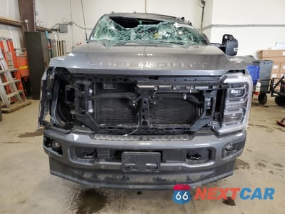 Piąte zdjęcie samochodu w środku: 2025 FORD F350 SUPER DUTY VIN:1FT8W3BMXSEC30427 - miniatura