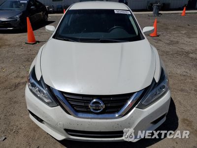 Piąte zdjęcie samochodu w środku: 2018 NISSAN ALTIMA 2.5 VIN:1N4AL3AP3JC132412 - miniatura