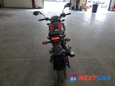 Czwarte zdjęcie samochodu z boku: 2020 HONDA GROM 125 VIN:MLHJC7513L5200946 - miniatura