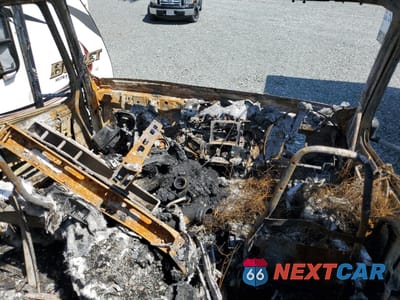 Piąte zdjęcie samochodu w środku: 2016 VOLVO VN VNL VIN:4V4NC9EH4GN953019 - miniatura