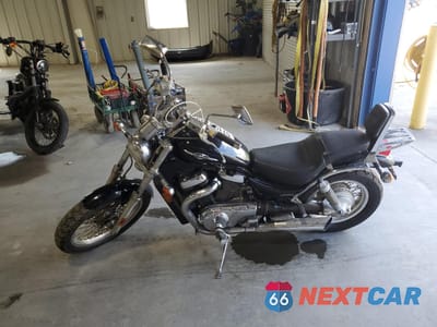 Trzecie zdjęcie samochodu z tyłu: 2005 SUZUKI VS800 GLP VIN:JS1VS52A252100965 - miniatura