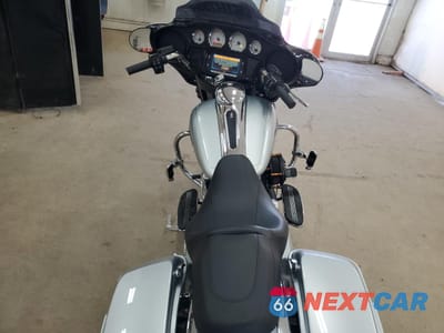 Zdjęcie 6 z 9 samochodu: 2015 HARLEY-DAVIDSON FLHXS STREET GLIDE SPECIAL VIN:1HD1KRM18FB691781 - miniatura