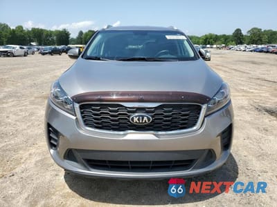 Piąte zdjęcie samochodu w środku: 2019 KIA SORENTO VIN:5XYPG4A37KG463440 - miniatura