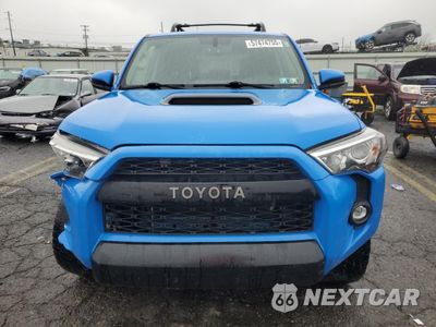 Piąte zdjęcie samochodu w środku: 2019 TOYOTA 4RUNNER SR5/SR5 PREMIUM VIN:JTEBU5JR1K5610787 - miniatura