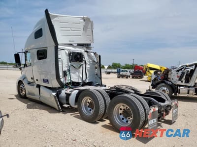 Trzecie zdjęcie samochodu z tyłu: 2025 VOLVO VN VNL VIN:4V4NC9EH2SN681417 - miniatura