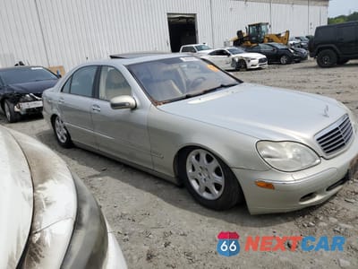 Czwarte zdjęcie samochodu z boku: 2001 MERCEDES-BENZ S 500 VIN:WDBNG75J41A194117 - miniatura