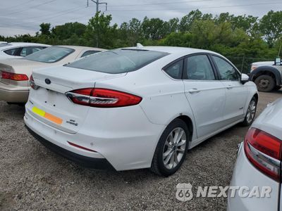 Trzecie zdjęcie samochodu z tyłu: 2019 FORD FUSION SE VIN:3FA6P0LU9KR124801 - miniatura