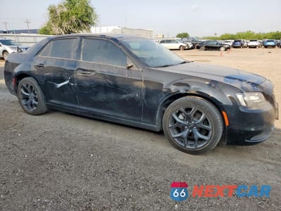 Czwarte zdjęcie samochodu z boku: 2023 CHRYSLER 300 TOURING VIN:2C3CCAAGXPH681834 - miniatura