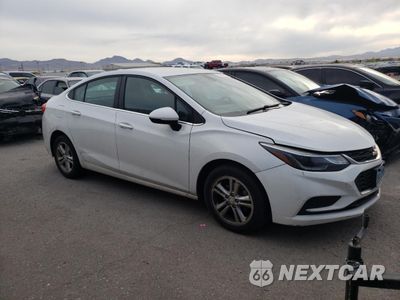 Czwarte zdjęcie samochodu z boku: 2017 CHEVROLET CRUZE LT VIN:1G1BE5SM3H7247564 - miniatura