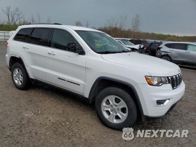 Czwarte zdjęcie samochodu z boku: 2017 JEEP GRAND CHEROKEE LAREDO VIN:1C4RJFAG9HC959202 - miniatura