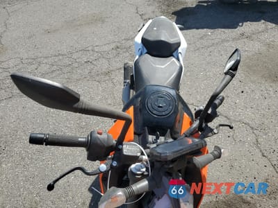 Piąte zdjęcie samochodu w środku: 2018 KTM 390 DUKE VIN:MD2JPJ40XJC255488 - miniatura