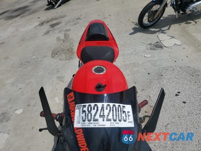 Piąte zdjęcie samochodu w środku: 2002 SUZUKI GSX-R750 VIN:JS1GR7HA322104543 - miniatura
