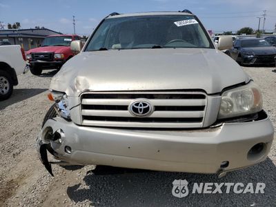 Piąte zdjęcie samochodu w środku: 2005 TOYOTA HIGHLANDER VIN:JTEGD21AX50110109 - miniatura