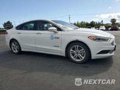 Czwarte zdjęcie samochodu z boku: 2018 FORD FUSION SE HYBRID VIN:3FA6P0LU1JR129831 - miniatura