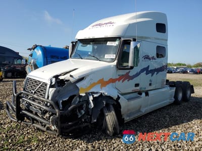 Drugie zdjęcie samochodu z przodu: 2023 VOLVO VN VNL VIN:4V4NC9EH8PN327165 - miniatura