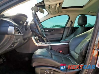 Zdjęcie 7 z 12 samochodu: 2020 JAGUAR XE S VIN:SAJAJ4FX4LCP55511 - miniatura