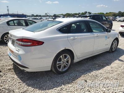 Trzecie zdjęcie samochodu z tyłu: 2018 FORD FUSION SE HYBRID VIN:3FA6P0LU6JR118601 - miniatura