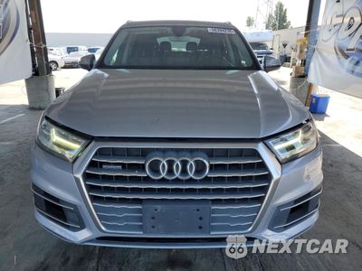 Piąte zdjęcie samochodu w środku: 2017 AUDI Q7 PREMIUM PLUS VIN:WA1LAAF7XHD012725 - miniatura