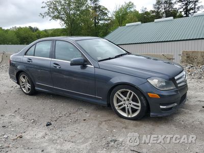 Czwarte zdjęcie samochodu z boku: 2013 MERCEDES-BENZ C 300 4MATIC VIN:WDDGF8AB3DR262341 - miniatura