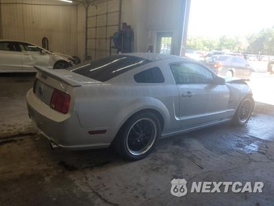 Trzecie zdjęcie samochodu z tyłu: 2005 FORD MUSTANG GT VIN:1ZVFT82H955132345 - miniatura