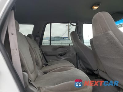 Zdjęcie 11 z 13 samochodu: 2002 FORD EXPEDITION XLT VIN:1FMRU15W52LA84330 - miniatura