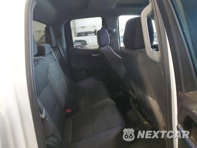 Zdjęcie 10 z 12 samochodu: 2023 GMC SIERRA K1500 VIN:1GTRUAEK5PZ193716 - miniatura