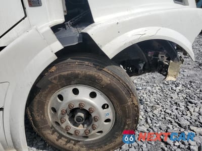 Zdjęcie 9 z 11 samochodu: 2015 VOLVO VN VNL VIN:4V4NC9EH1FN190259 - miniatura