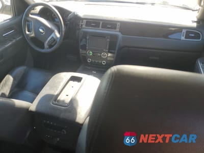 Zdjęcie 8 z 14 samochodu: 2012 CHEVROLET SUBURBAN C1500 LTZ VIN:1GNSCKE05CR287394 - miniatura