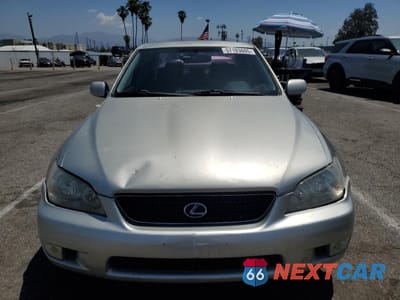 Piąte zdjęcie samochodu w środku: 2002 LEXUS IS 300 VIN:JTHBD192X20057234 - miniatura