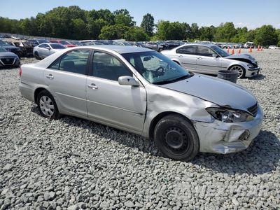 Czwarte zdjęcie samochodu z boku: 2004 TOYOTA CAMRY LE VIN:4T1BE32K24U326757 - miniatura