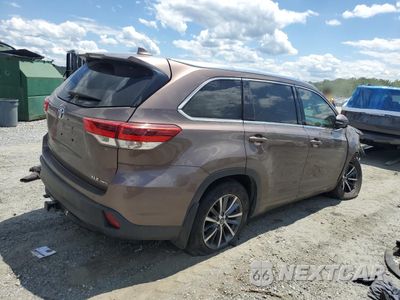Trzecie zdjęcie samochodu z tyłu: 2018 TOYOTA HIGHLANDER SE VIN:5TDJZRFH0JS805491 - miniatura