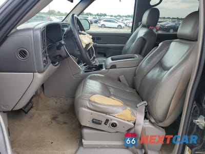 Zdjęcie 7 z 15 samochodu: 2005 CHEVROLET SUBURBAN K1500 VIN:3GNFK16Z25G251161 - miniatura