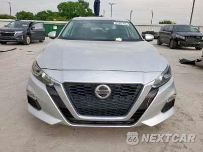 Piąte zdjęcie samochodu w środku: 2019 NISSAN ALTIMA S VIN:1N4BL4BV1KC152666 - miniatura